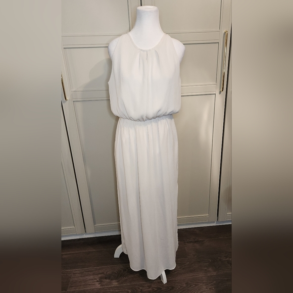 White Chiffon Sleeveless Maxi Dress - Picture 2 of 8